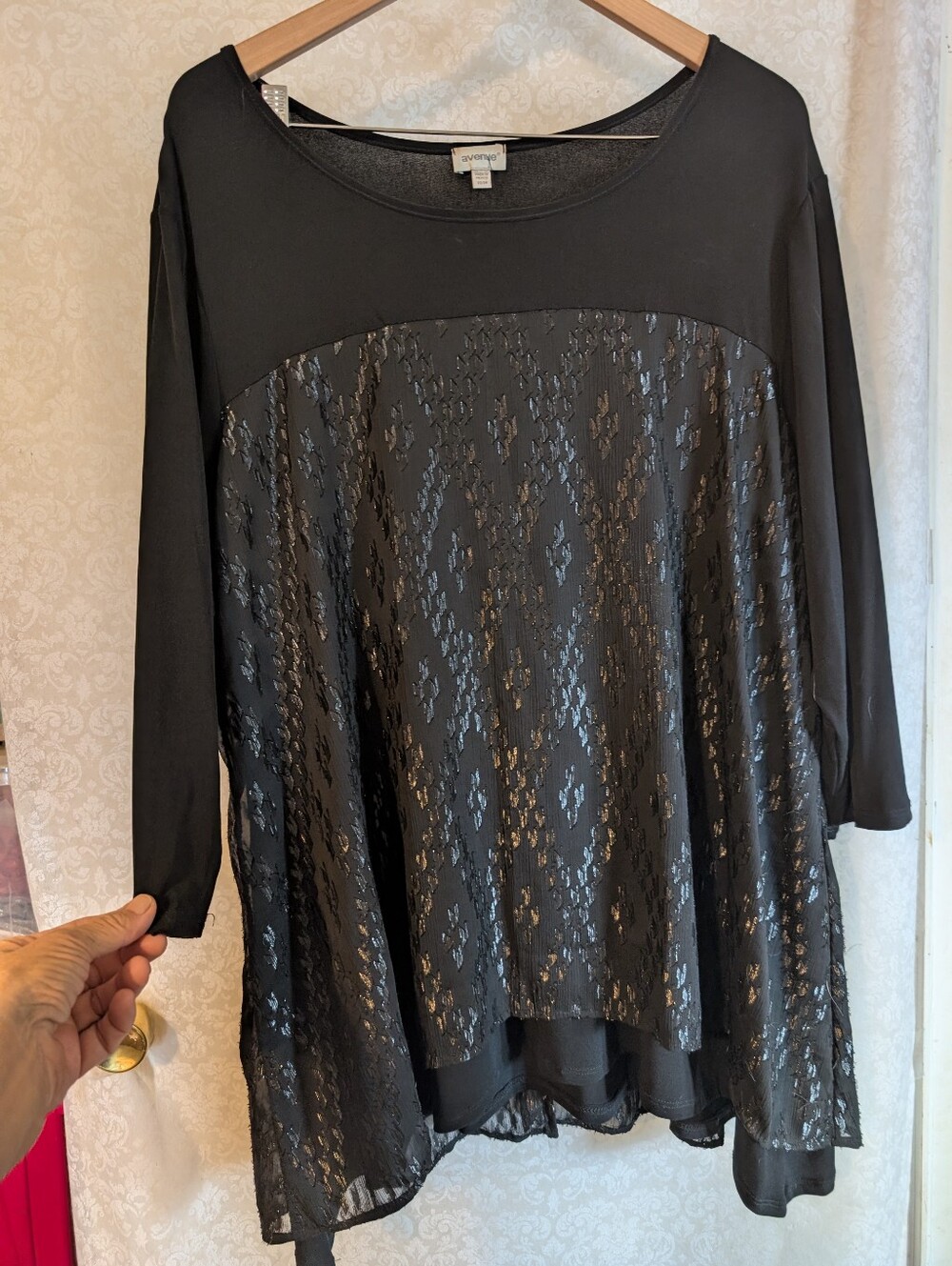 Avenue Black Tunic Sz. 22/24 Shimmery Overlay